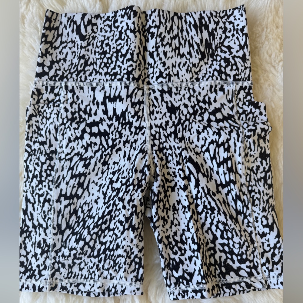 Athleta Monochrome Abstract Shorts